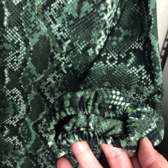 H&M Green Snakeskin Long Sleeve Shift Dress Size 2 - Picture 5 of 14
